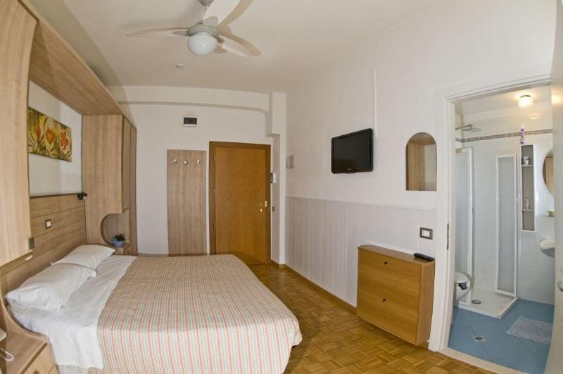 Hotel Donatello Cesena Bagian luar foto