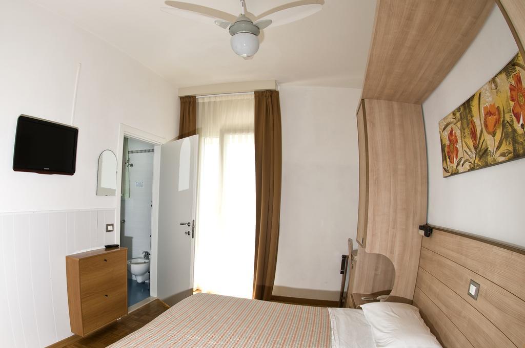 Hotel Donatello Cesena Bagian luar foto
