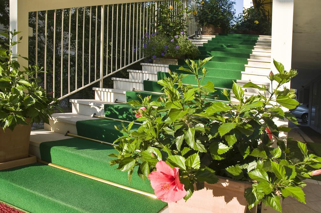 Hotel Donatello Cesena Bagian luar foto