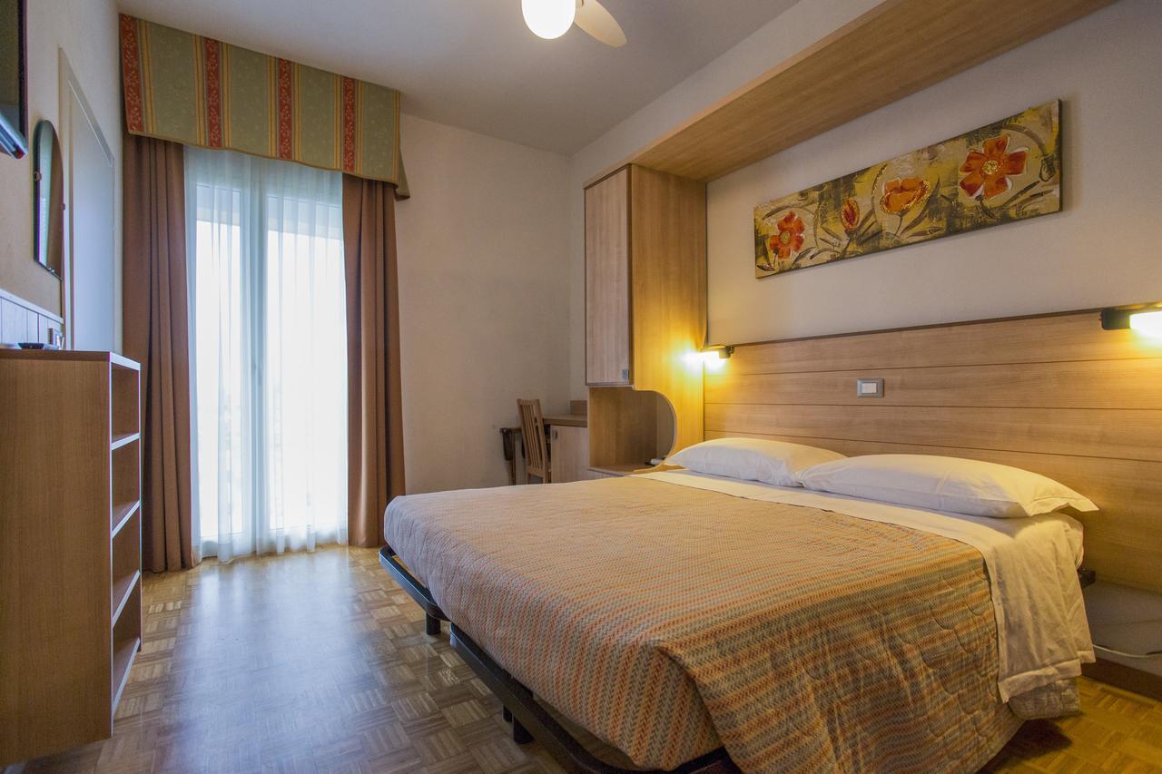 Hotel Donatello Cesena Bagian luar foto